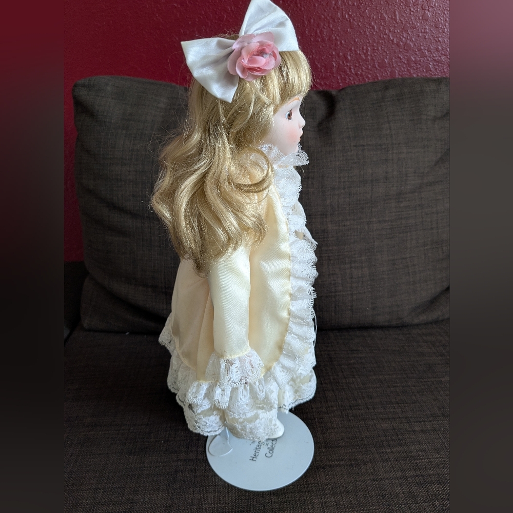 The Herirage Mint Ltd. Collection 80s  Porcelain Blond Doll 16" Brown Eyes-Stand - Picture 6 of 9